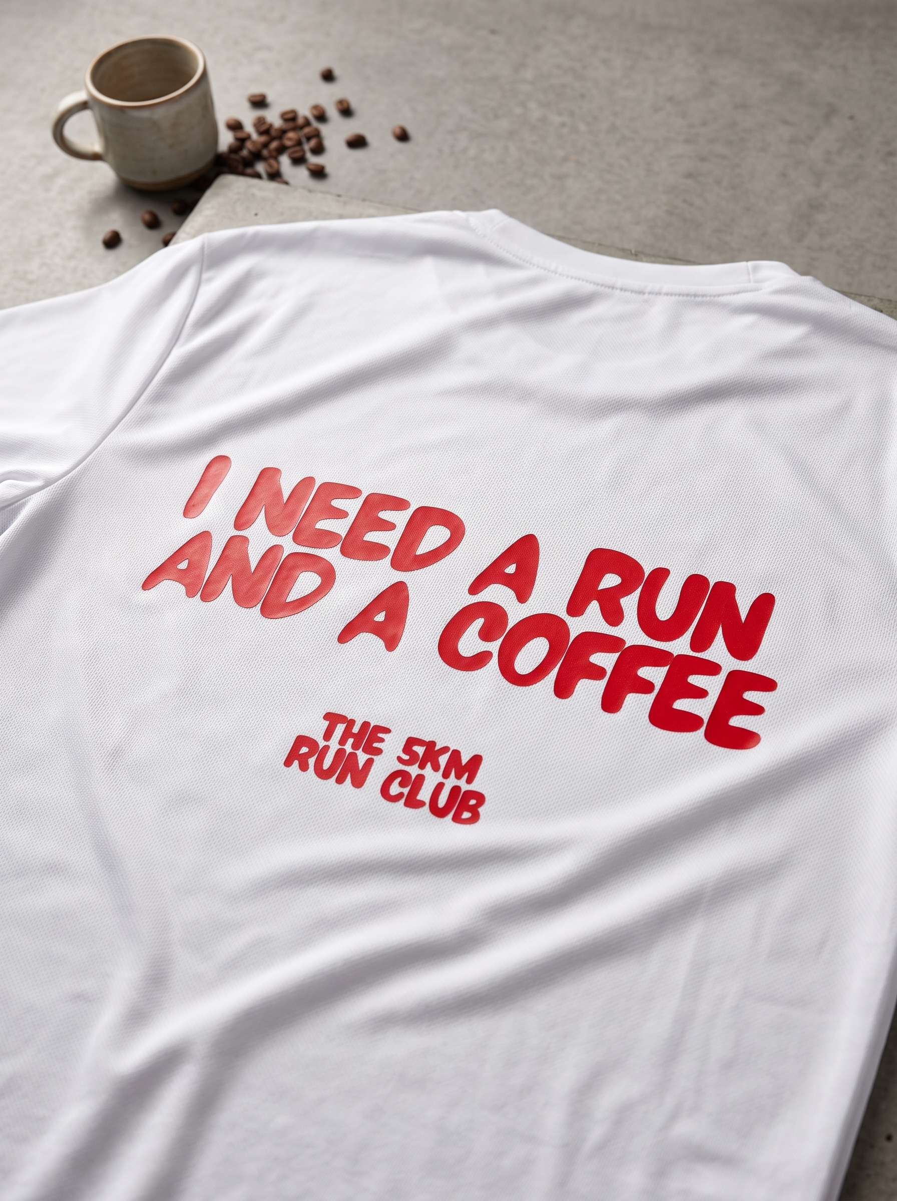 T-shirt Original The 5km Run Club, « I need a run and a coffee » au dos